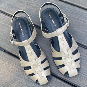 Lucky Brand  gold tone fisherman sandels with adjustable straps.